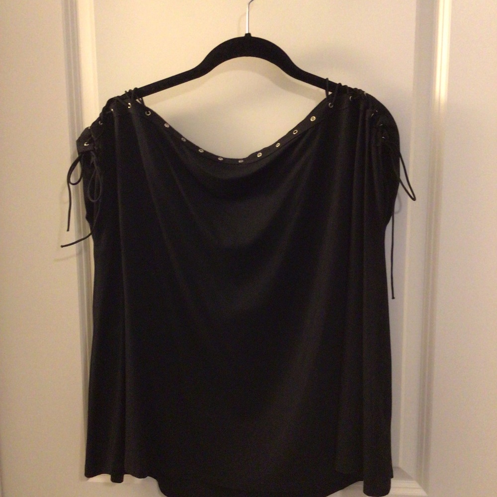 Listicle Black Blouse